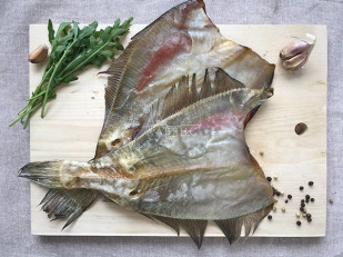 Картофель «Бруто» с солью 130 гр.: Камбала ёрш (Мурманская) вяленая