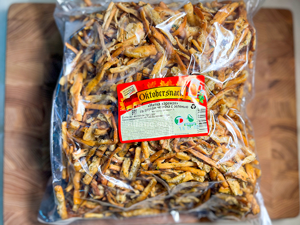 Нитка ЖАРЕНАЯ "Чеснок с зеленью" Oktobersnack 1 кг (сырный продукт) в Серпухове