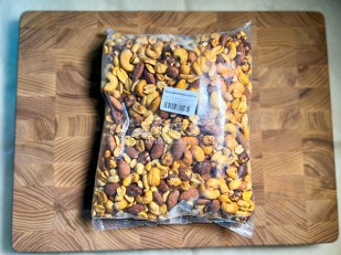 Сырный продукт ФЕРМЕРСКИЙ бочонок копченый: Ореховая смесь ж/с Острая 