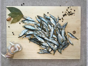 Орехи: Тюлька вяленая