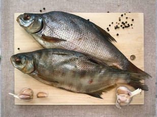 Картофель «Бруто» с солью 130 гр.: Лещ цимлянский вяленый