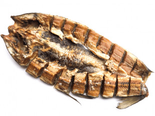 Корюшка вяленая с икрой: Сом (бабочка) холодного копчения